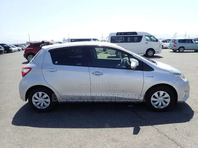 Toyota Vitz 2019 Silver