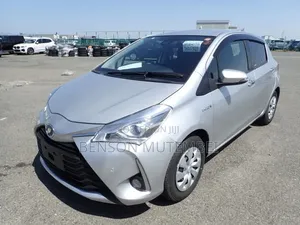 Toyota Vitz 2019 Silver