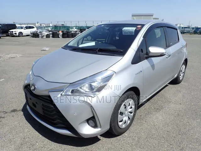 Toyota Vitz 2019 Silver