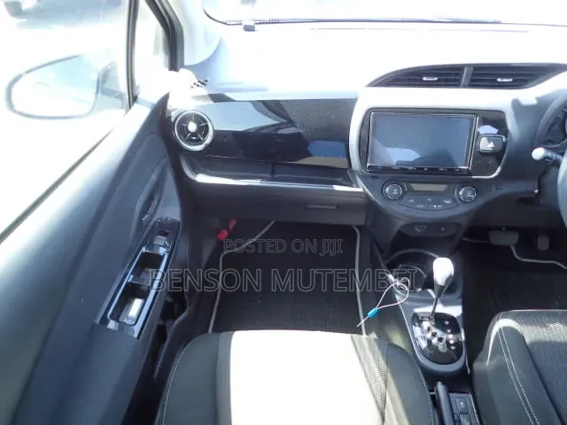 Toyota Vitz 2019 Silver
