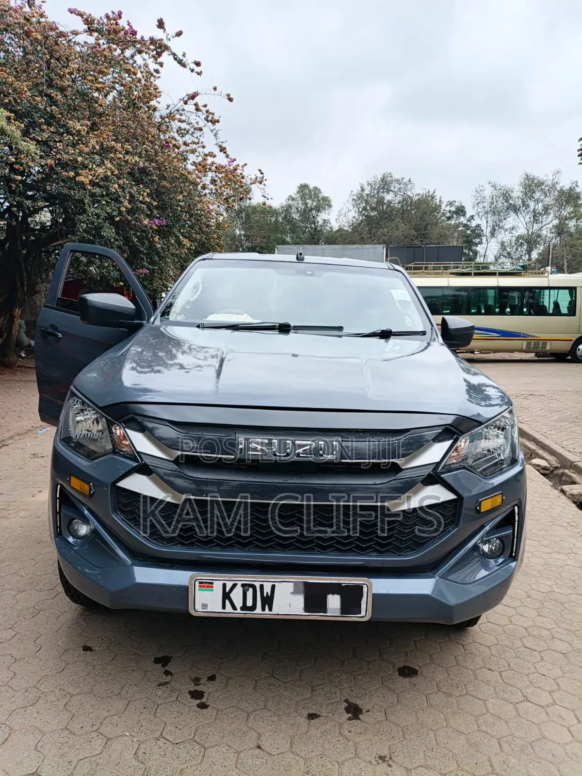 Isuzu D-MAX 2025 Gray