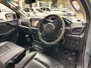 Isuzu D-MAX 2025 Gray
