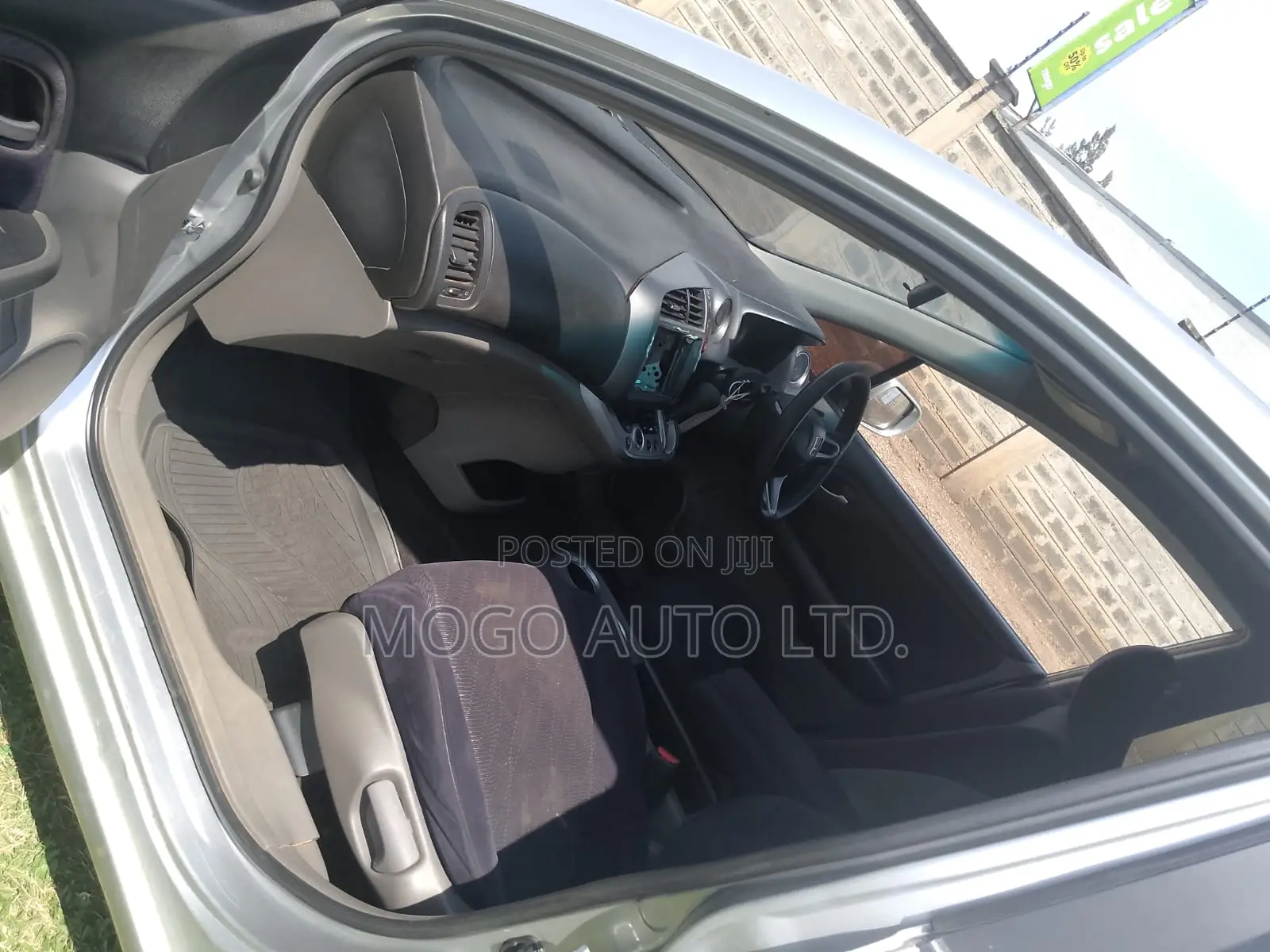 Honda Stream 2011 Silver
