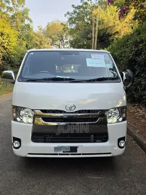 Toyota HiAce 2019 White