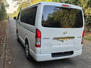 Toyota HiAce 2019 White