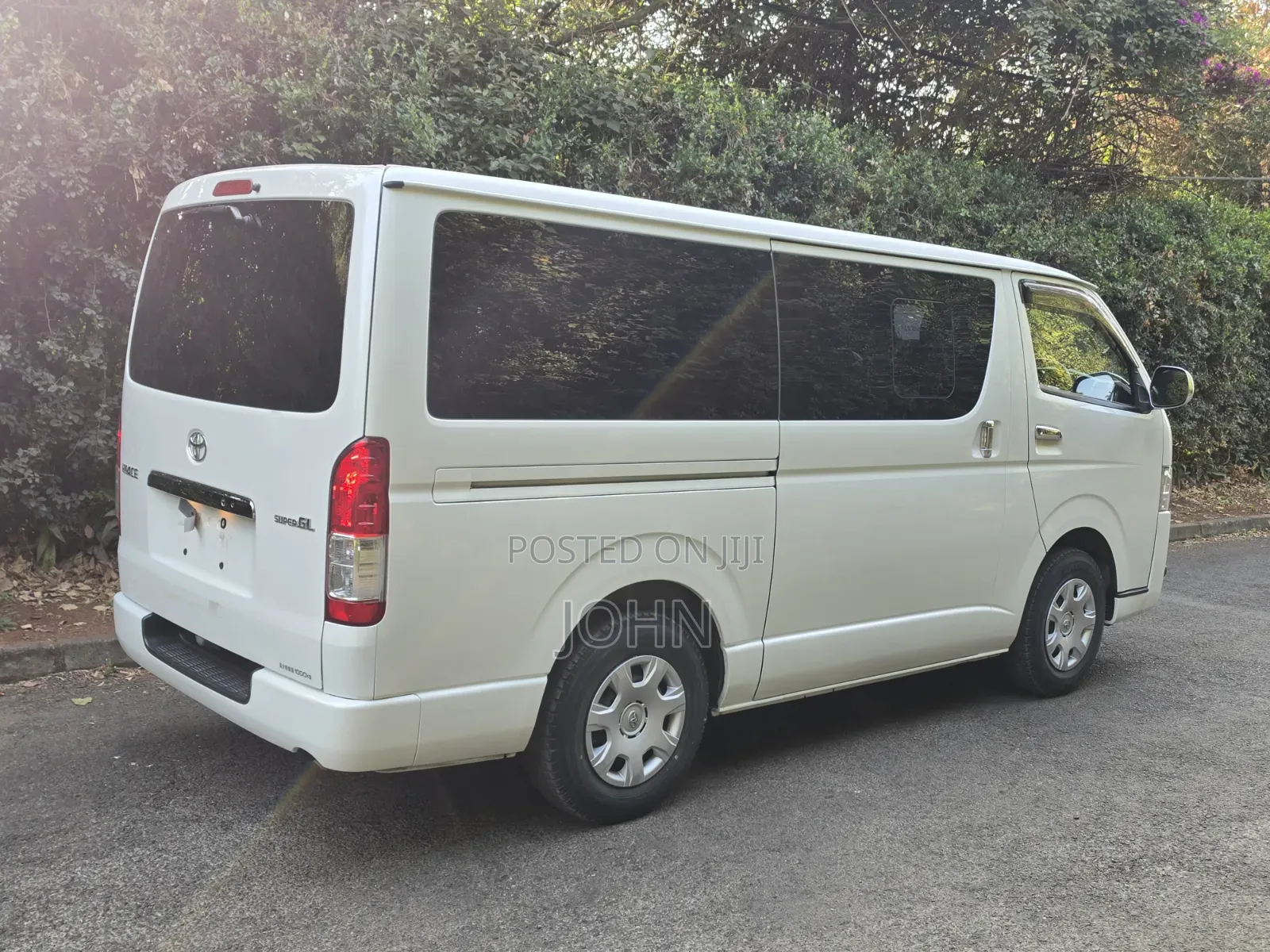Toyota HiAce 2019 White