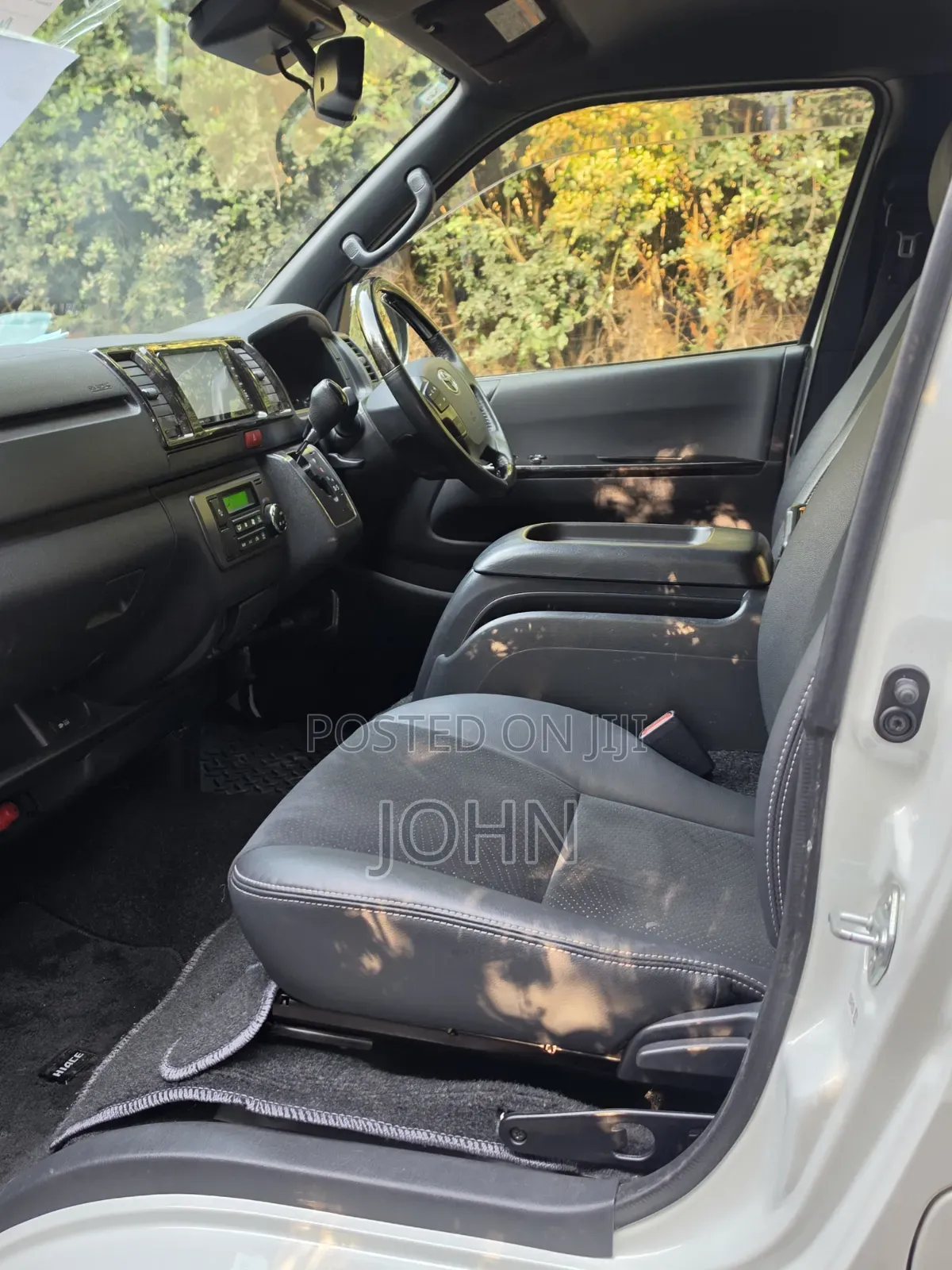 Toyota HiAce 2019 White