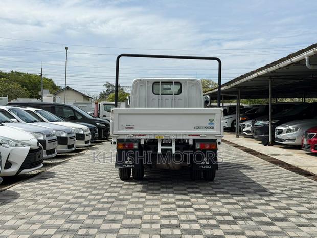 Mitsubishi Fuso Canter - thumbnail 5