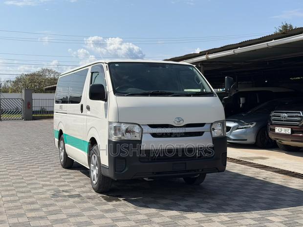 Toyota HiAce 2018 White