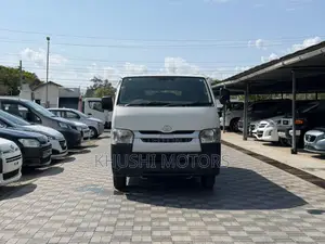 Toyota HiAce 2018 White