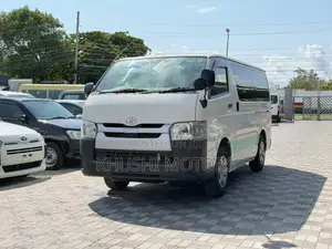 Toyota HiAce 2018 White