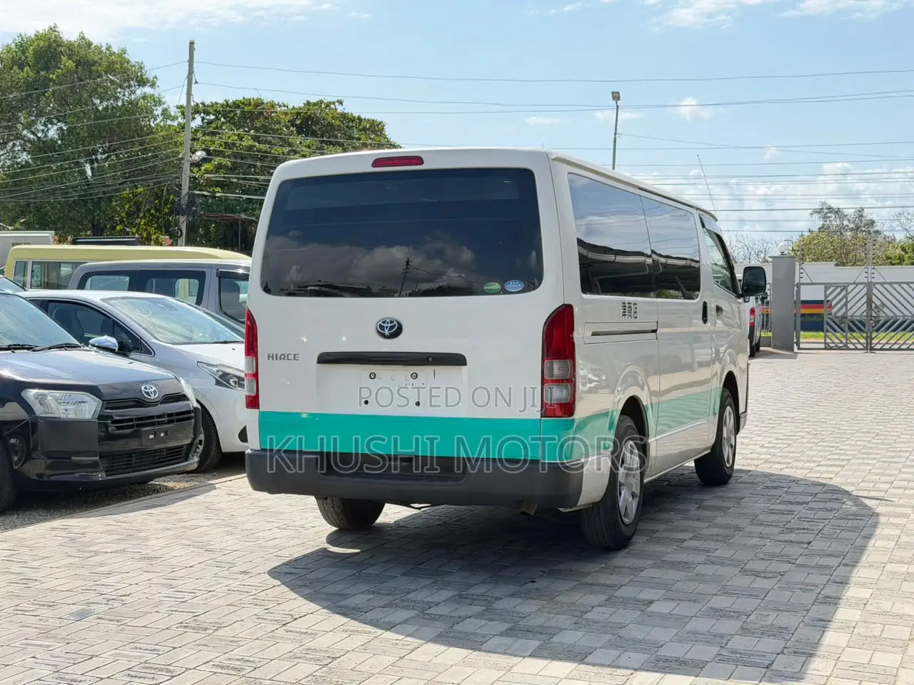 Toyota HiAce 2018 White