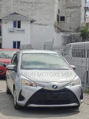 Toyota Vitz 2019 Silver