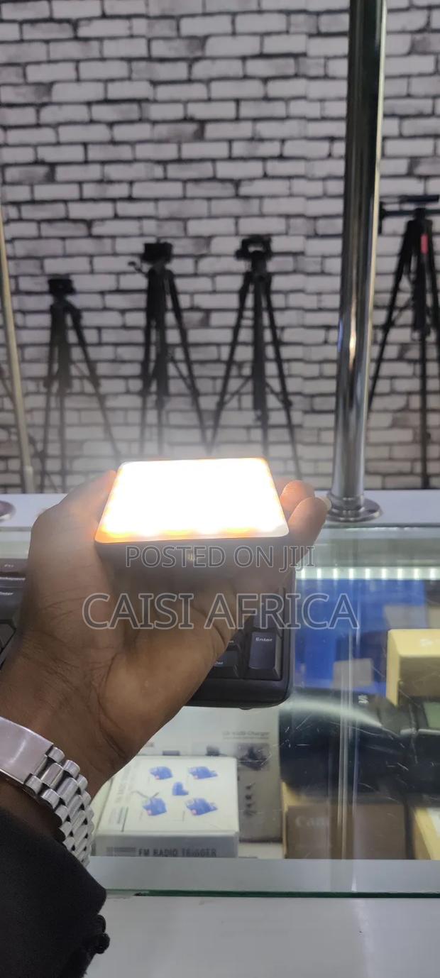 Caisi Rechargeable Selfie LED Clip Light – Adjustable Color Temp - thumbnail 3