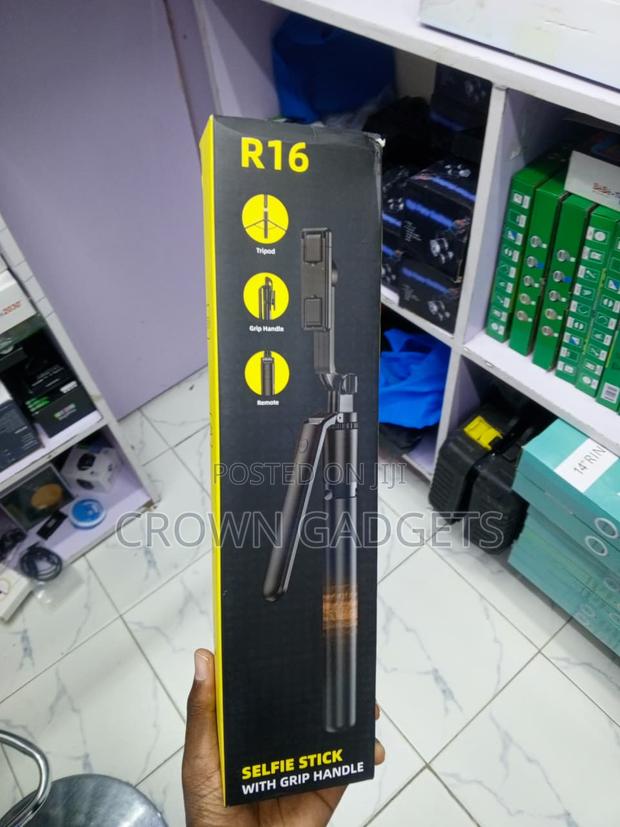 R16 Bluetooth Selfie Stick With Wireless Remote Shutter - thumbnail 2