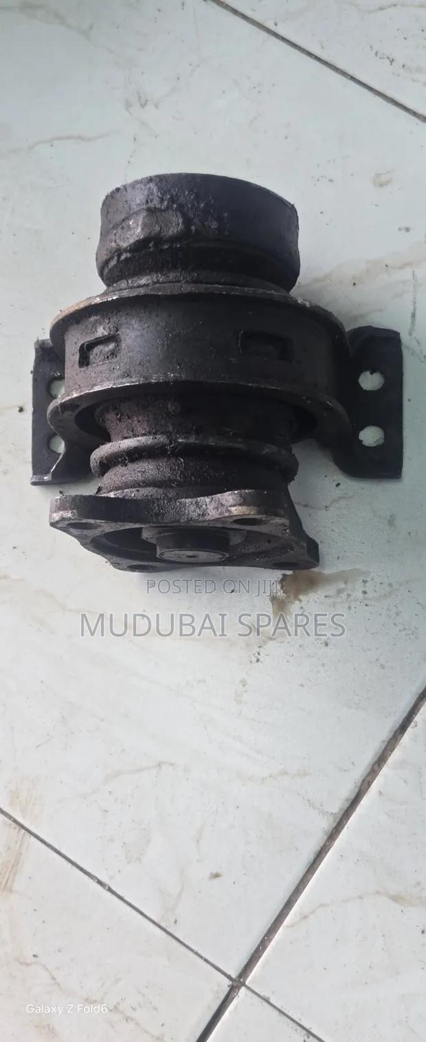Isuzu Frr33and FSR Centre Rubber - thumbnail 2