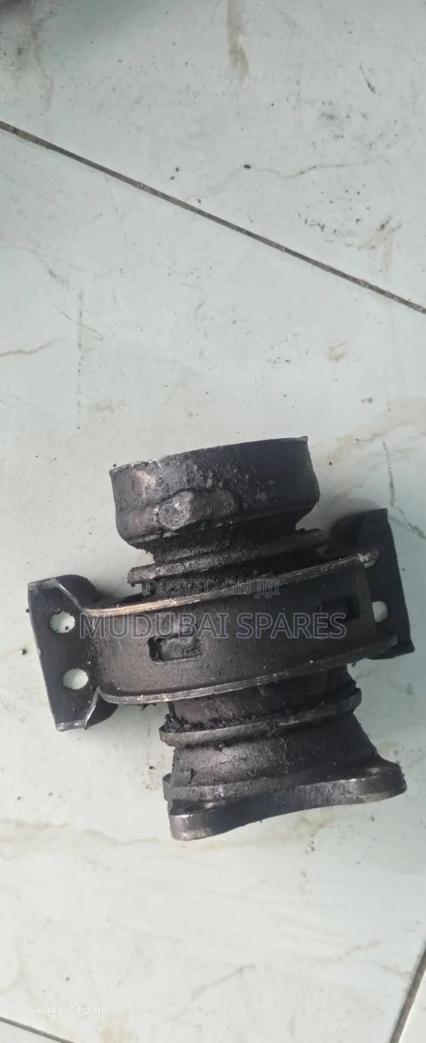 Isuzu Frr33and FSR Centre Rubber - thumbnail 4