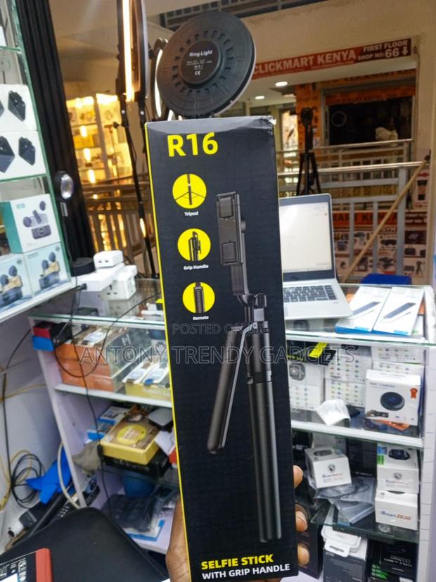 R16 Foldable Selfie Stick Tripod for Vlogging Travel - thumbnail 2