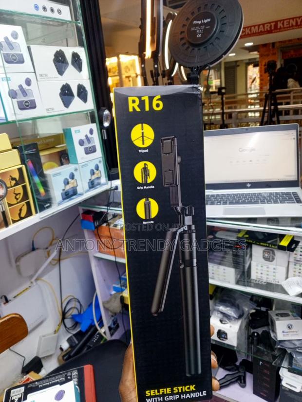 R16 Foldable Selfie Stick Tripod for Vlogging Travel - thumbnail 3