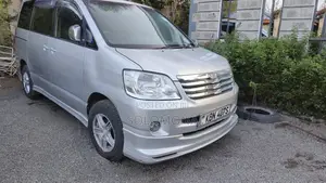 Toyota Noah 2.0 AWD (8 Seater) 2014 Silver