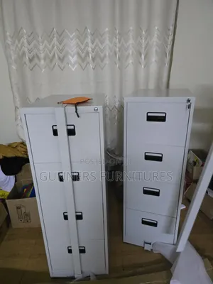 4 Ddrawers Cabinet With a Bar