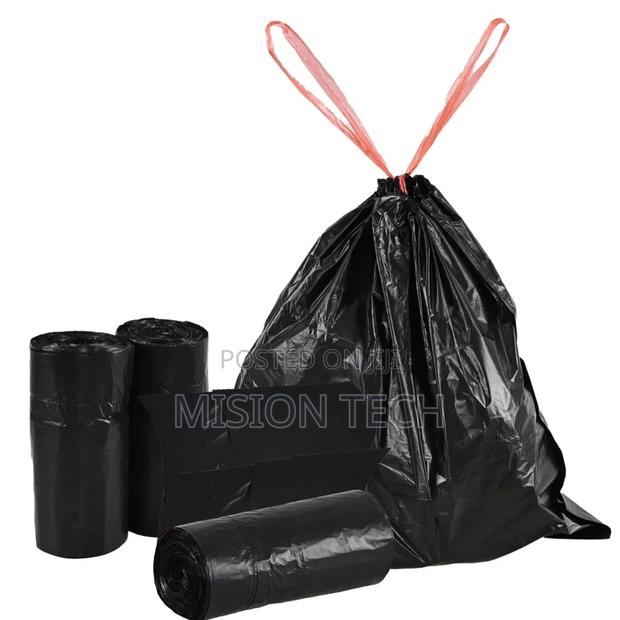 100pcs Extra Strong Trash Bags With a Drawstring 
 Size: 45*50CM 
.