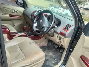 Toyota Hilux 2011 Black