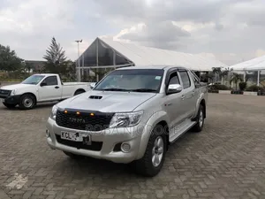 Toyota Hilux 2011 Silver