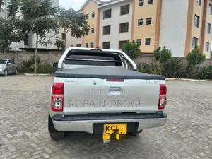Toyota Hilux 2011 Silver