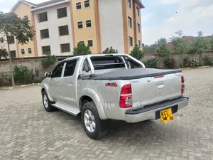 Toyota Hilux 2011 Silver