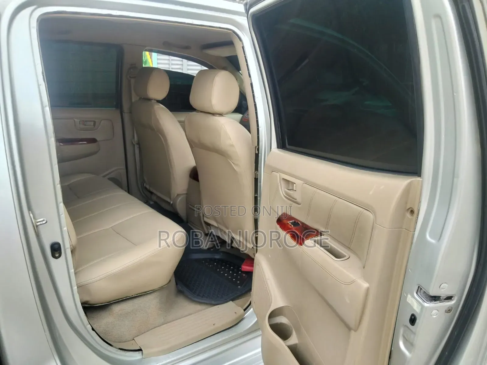 Toyota Hilux 2011 Silver