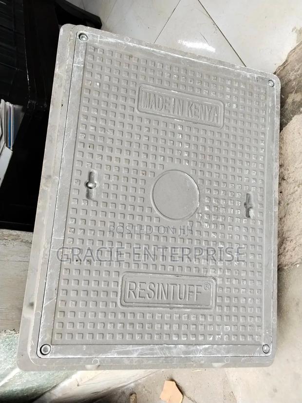Lockable Manhole Cover 450mm by 600mm, Reinforced Manhole Cover