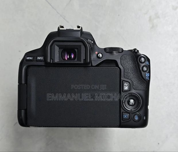 Pre-Owned Canon EOS 250D - thumbnail 3