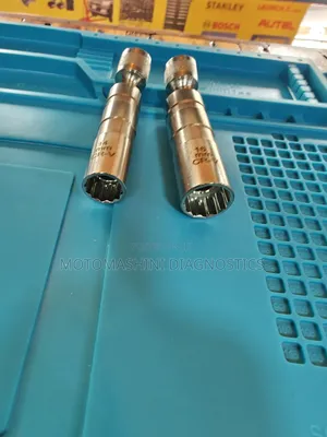 Magnetic Vehicle Spark Plug Removal Socket Sleeve for 14mm and 16mm