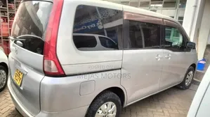 Nissan Serena 2008 Silver