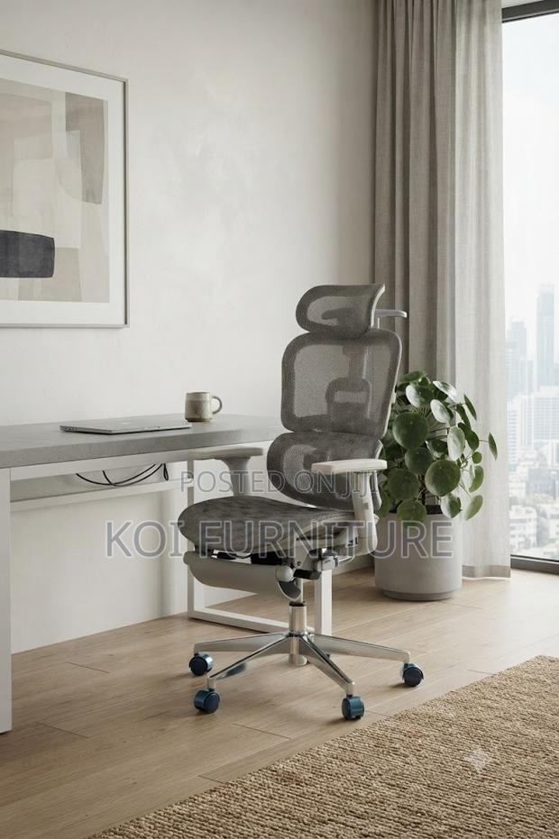 Office Chairs; Executive Orthopedic Fabric Chair ( in White)