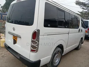Toyota HiAce 2010 White