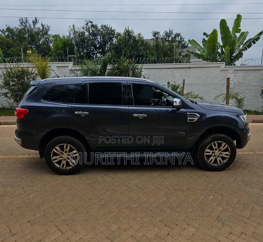 Ford Everest 2018 Black