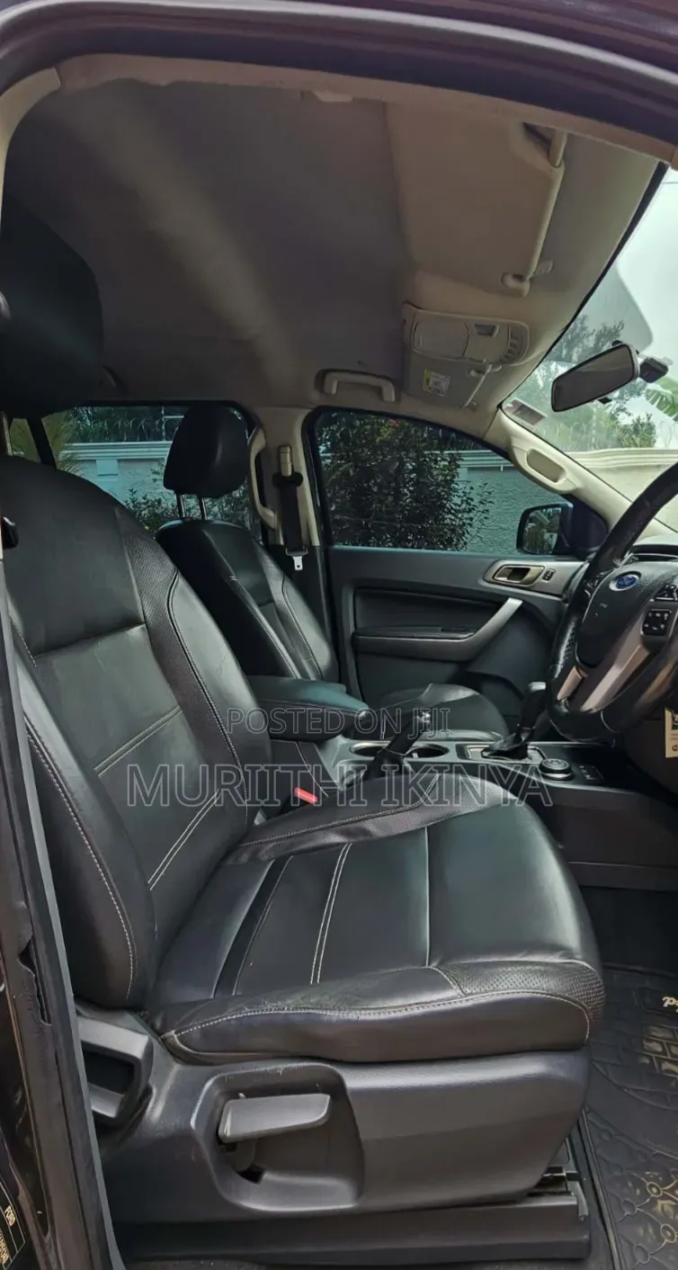 Ford Everest 2018 Black