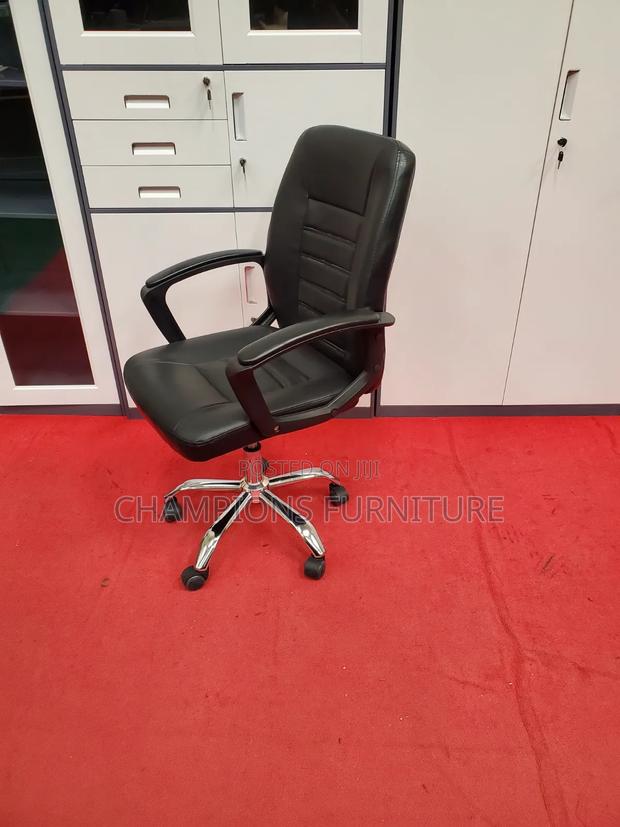 Black Leather Swivel Office Chair - thumbnail 3