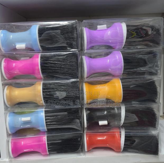 Kinyozi Powder Brush - main view
