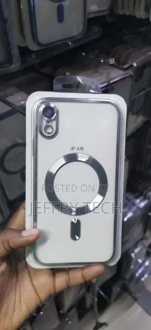 Ple iPhone XR With a Built-in Camera Lens Protector.