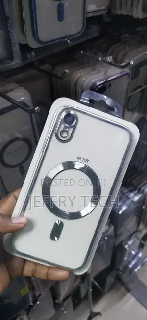 Ple iPhone XR With a Built-in Camera Lens Protector.