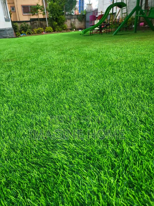Turn Concrete With Green Paradise With Grass Carpet - thumbnail 2