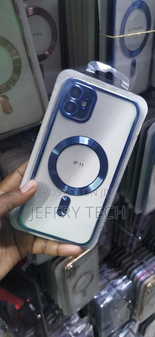 Clear MagSafe Phone Case With a Blue - thumbnail 2