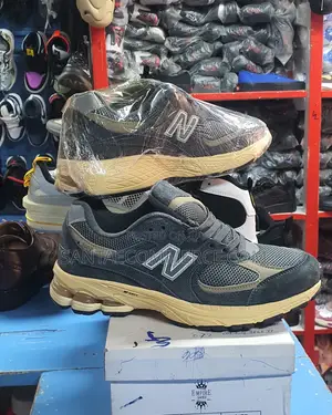 New Balance 2002R