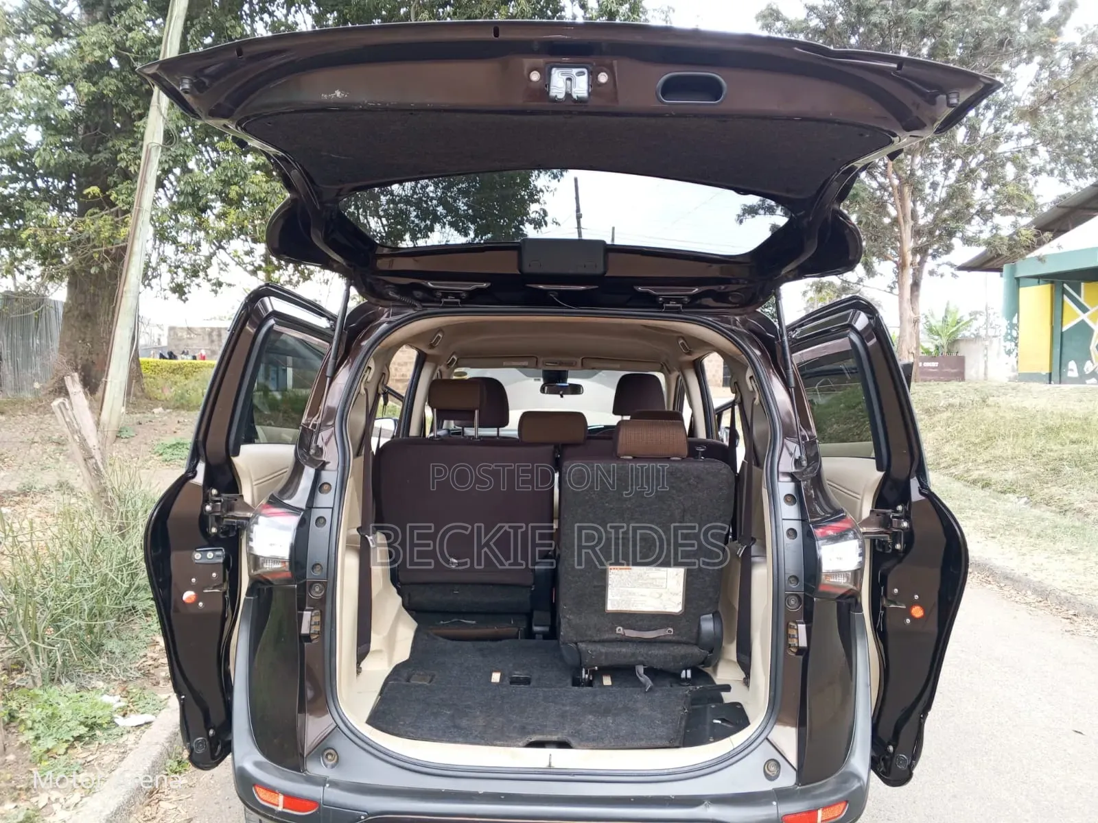 Toyota Sienta 2016