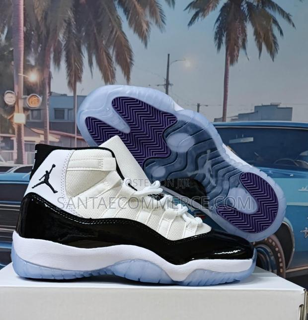 Air Jordan 11 - thumbnail 3
