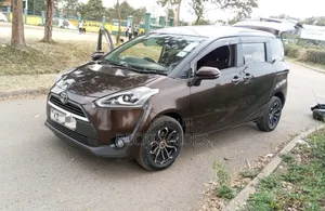 Toyota Sienta 2016
