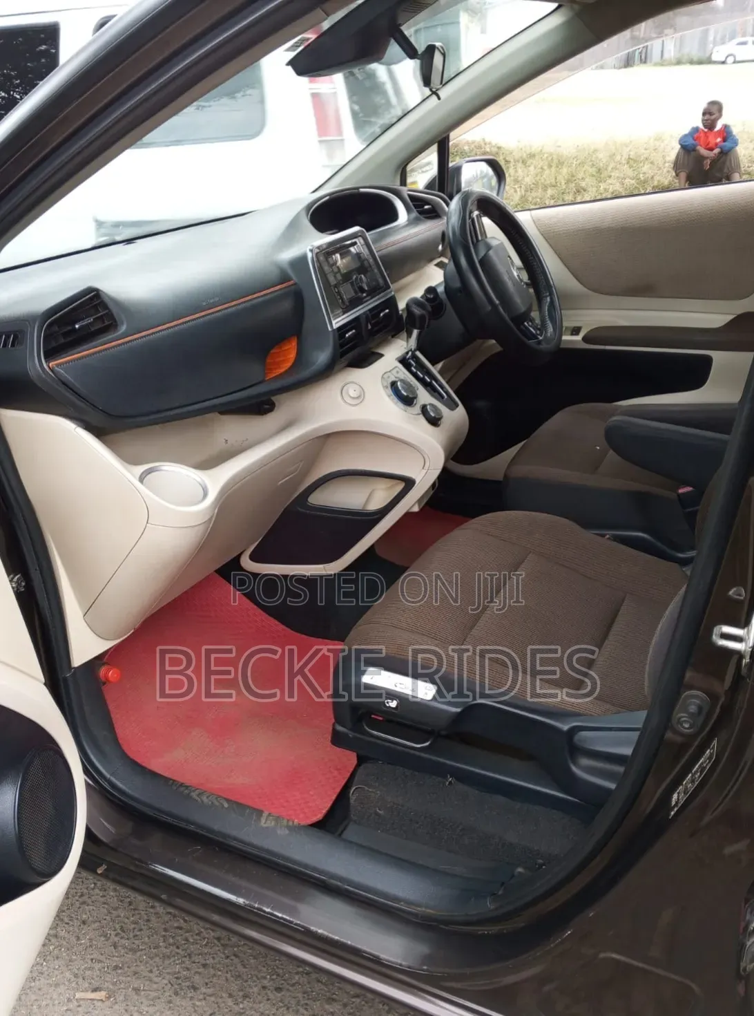 Toyota Sienta 2016